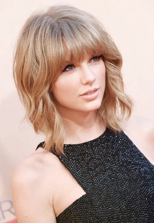 Каре с челкой русые волосы фото miss americana Taylor swift haar, Kapsels, Golf haar