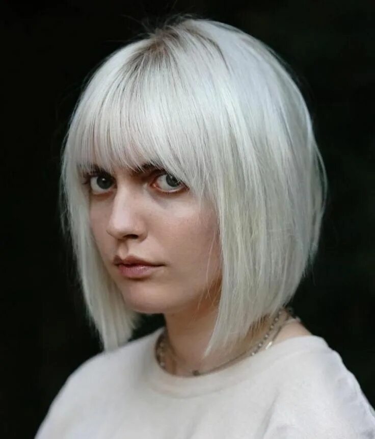 Каре с челкой светлые волосы фото A-Line Bob with Arched Bangs Short hair styles for round faces, Bob hairstyles f