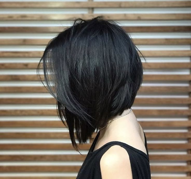 Каре с длинными волосами сзади фото Cabelo longbob preto Short straight hair, Straight hair cuts, Short straight hai