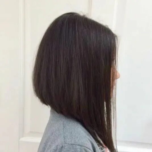 Каре с длинными волосами сзади фото Bob hairstyle With Weave Hair Angled bob hairstyles, Choppy bob hairstyles, Medi