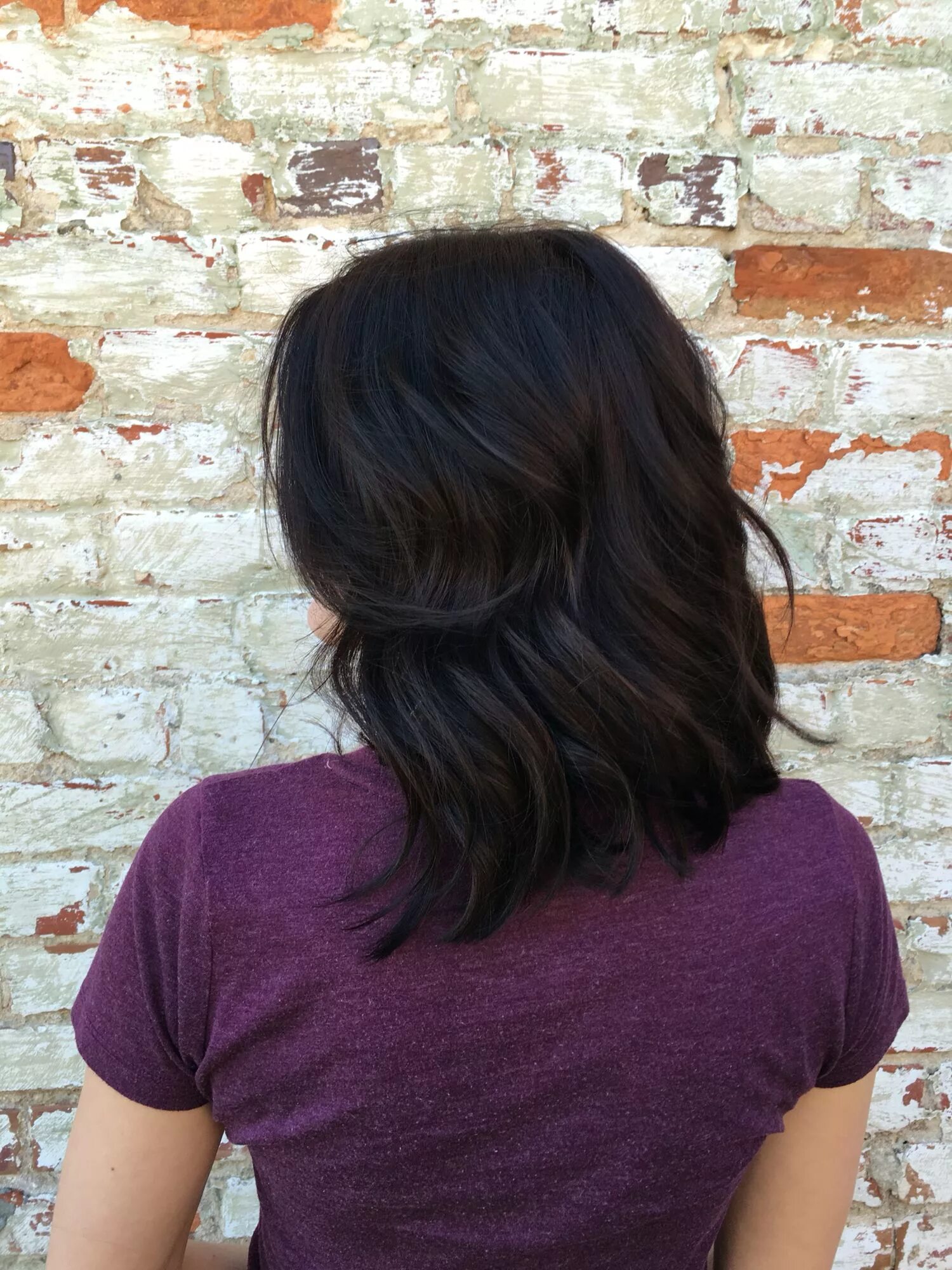 Каре с длинными волосами сзади фото Warm chocolate brown and a fresh new lob Hair styles, Hair color dark, Hair skin