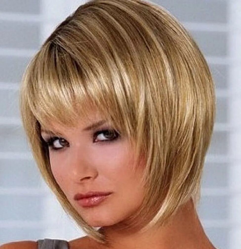 Каре с градуировкой фото с челкой Layered Bob Hairstyles With Bangs For Blonde Straight Hair Pics Стрижка, Прическ