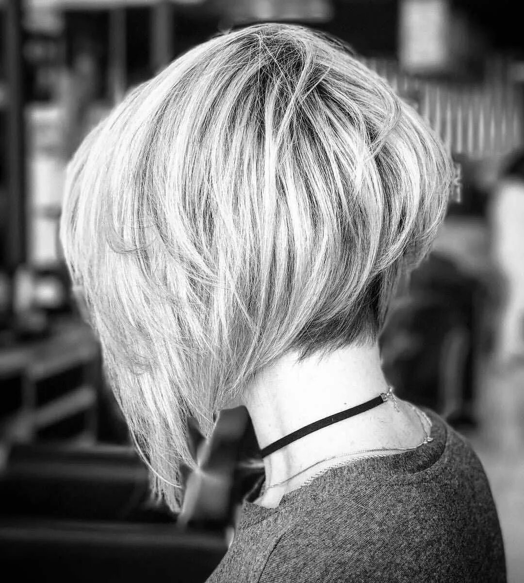 Каре с коротким затылком фото сзади 10 Hi-Fashion Short Haircut for Thick Hair Ideas & Color Options - PoP Haircuts 