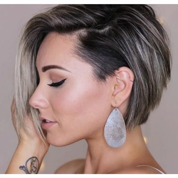 Каре с короткими висками фото @shorthair_love on Instagram: "@chloenbrown #shorthairlove #shorthair #undercut 