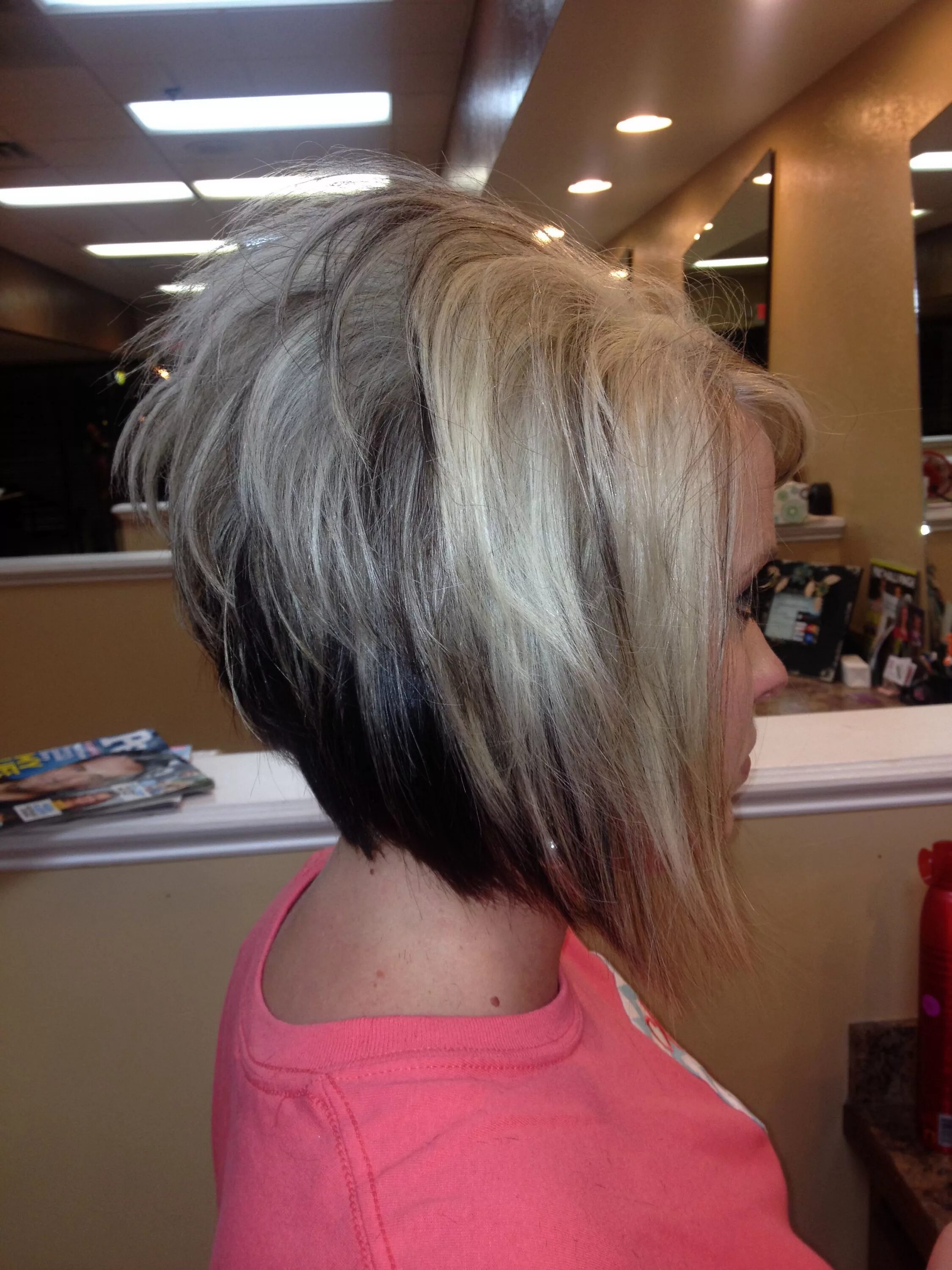Каре с короткой макушкой фото Short bob Stacked hairstyles, Inverted bob hairstyles, Stacked bob hairstyles