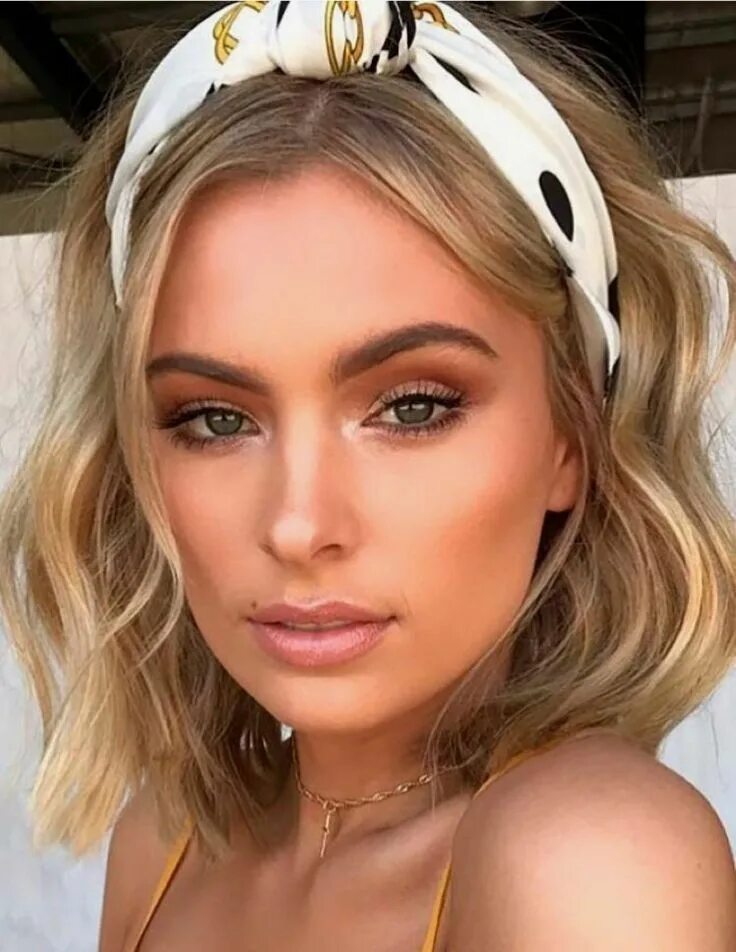Каре с ободком фото Easy Boho Hairstyles For Short Hair - Society19 Headband hairstyles, Scarf hairs
