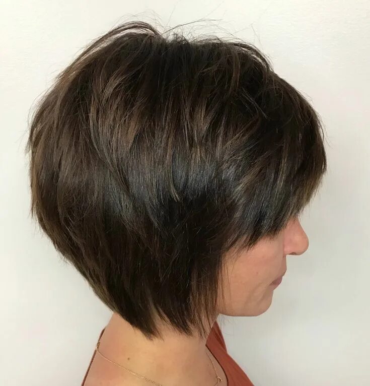 Каре с поднятой макушкой фото Rounded Tapered Bob with Shorter Layers Thick hair styles, Short hairstyles for 