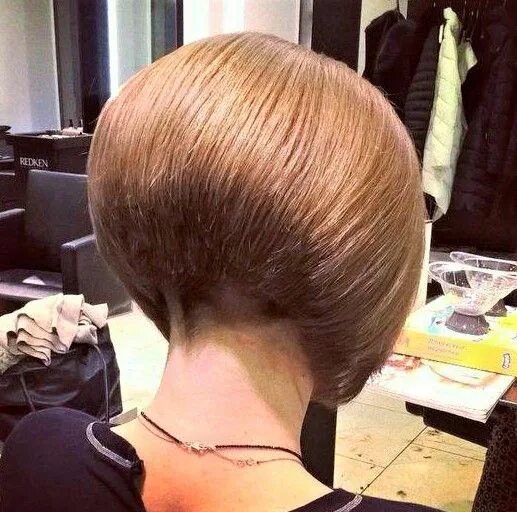 Каре с приподнятым затылком фото Pin by Brenda Fenton on Hairstyles in 2022 Straight hairstyles, Womens hairstyle