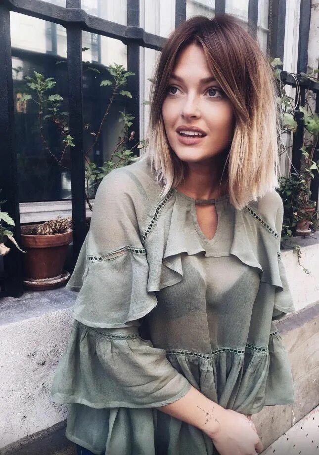 Карэ с удлиненной челкой фото Flawless Caroline Receveur with long choppy bob. #french #frenchgirl #carolinere