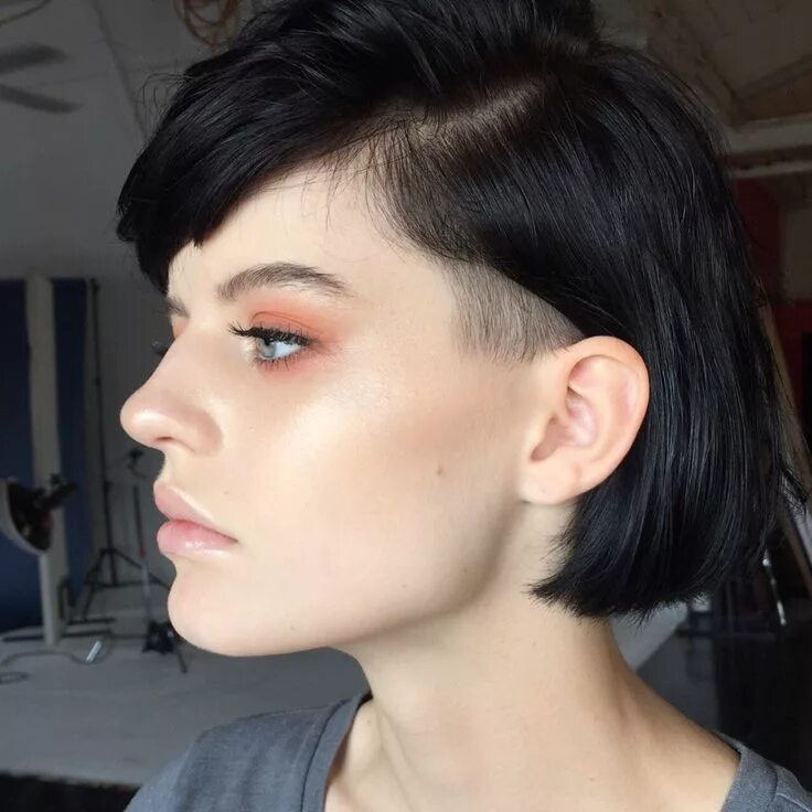 Каре с выбритой челкой фото Pin by Amelia Erin on Hair Undercut long hair, Grunge hair, Bob hairstyles