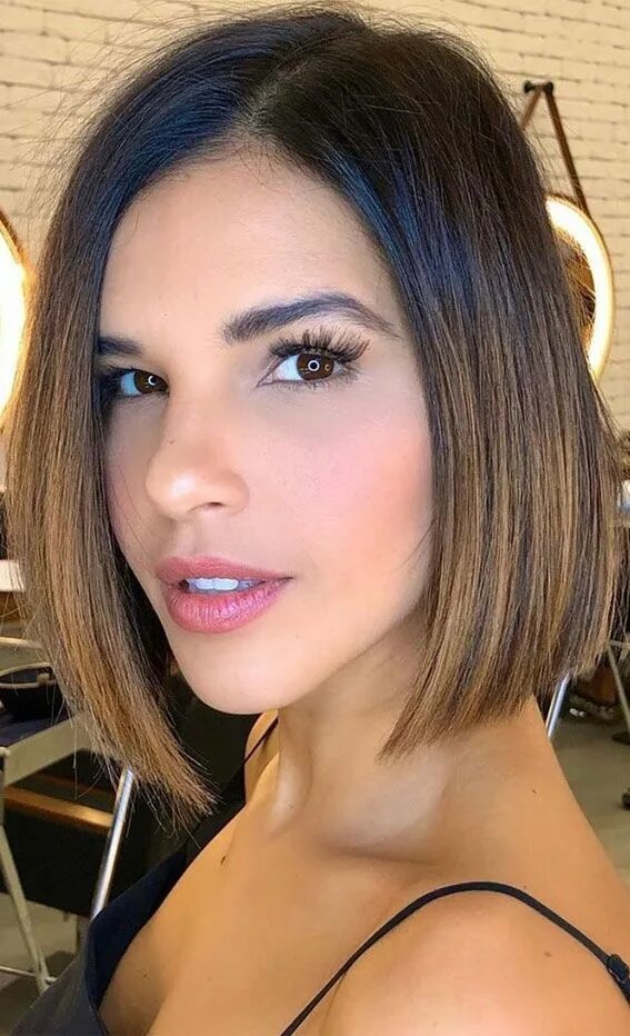 Каре стрижка 2024 женская тренды без челки Best Hair Colours To Look Younger : Bob haircut with ombre caramel Short hair st