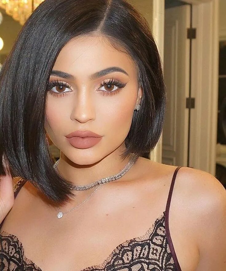 Каре стрижка брюнетка карие Instagram photo by Kylie Noticed 31.3.2016 * Jul 16, 2016 at 5:53pm UTC Kylie je