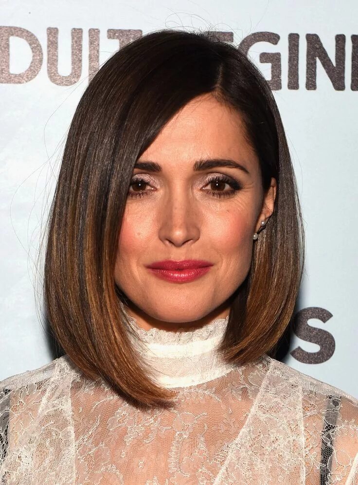 Каре стрижка до плечей Pin on Стиль Medium asymmetrical hairstyles, Rose byrne hair, Asymmetrical hairs