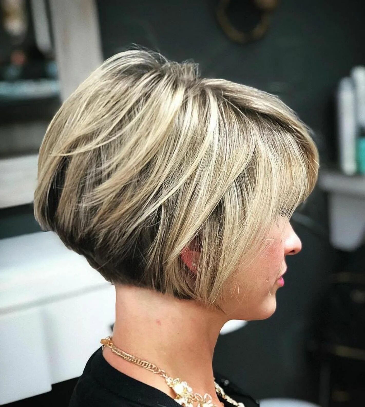 Карэ стрижка фото на короткие волосы 60 Trendy Layered Bob Haircuts to Try in 2024 Bobs for thin hair, Bob hairstyles