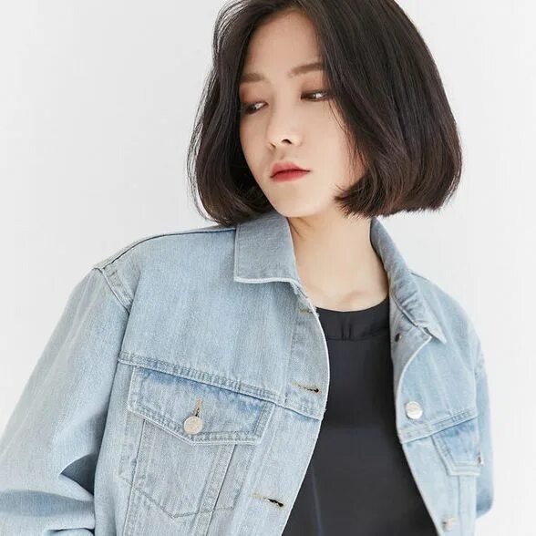Каре стрижка корейских девушек 197ft: denim jacket 103,900원 Shot hair styles, Short hair styles, Short hair len