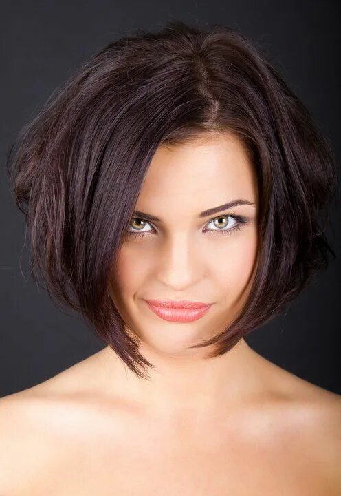 Каре стрижка на средние с пышностью Pin på haircuts Italiensk