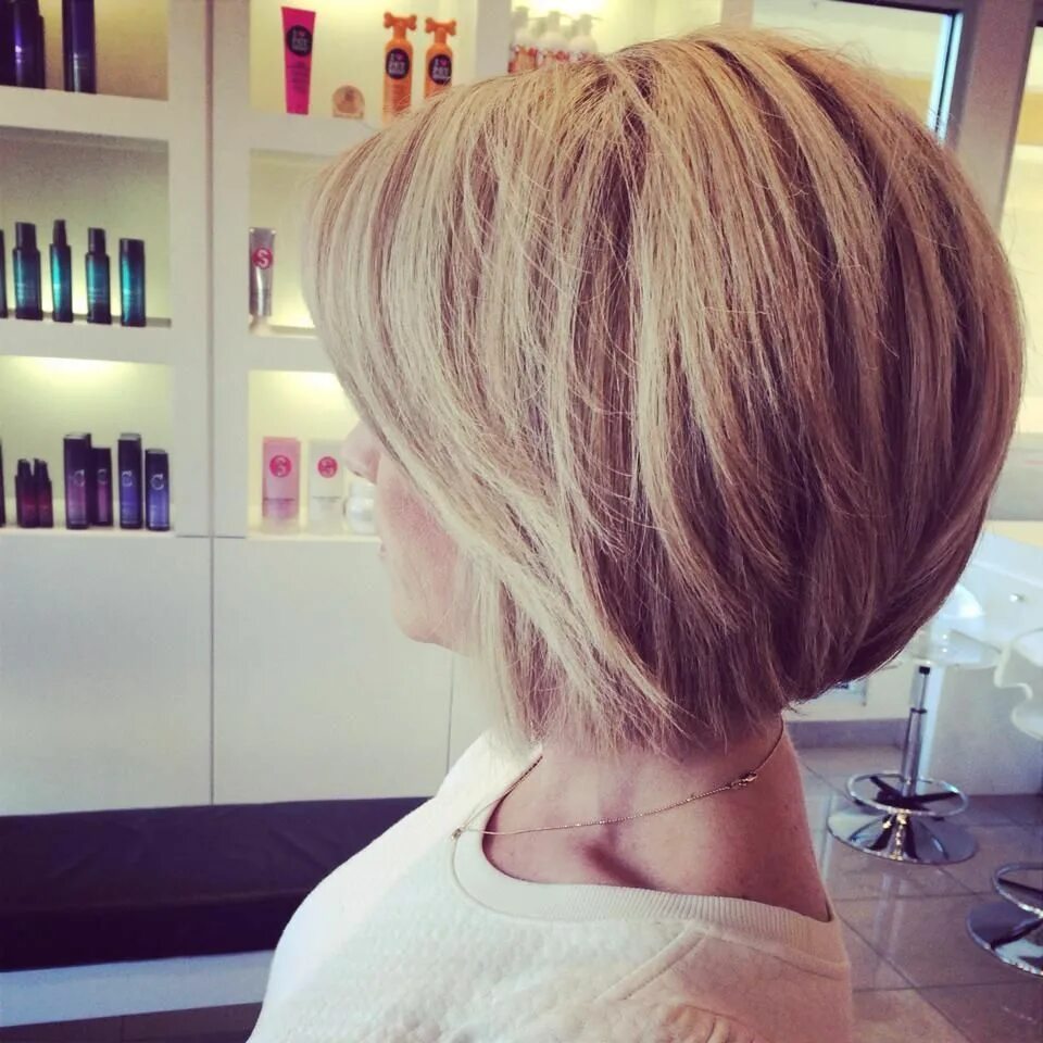 Каре стрижка на средние с пышностью Hairstyles haircuts, Short hair styles, Hair cuts