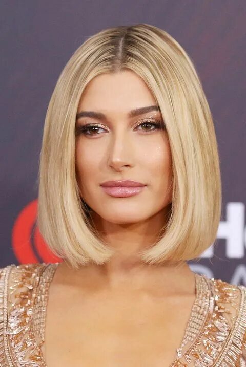 Каре стрижка на средние волосы без челки Lucy Hale's Universally Flattering Bob Will Inspire Your Next Cut Short bob hair