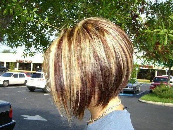Каре стрижка с челкой с мелированием Прически градуированный боб Short hair color, Hair styles, Hair styles 2014