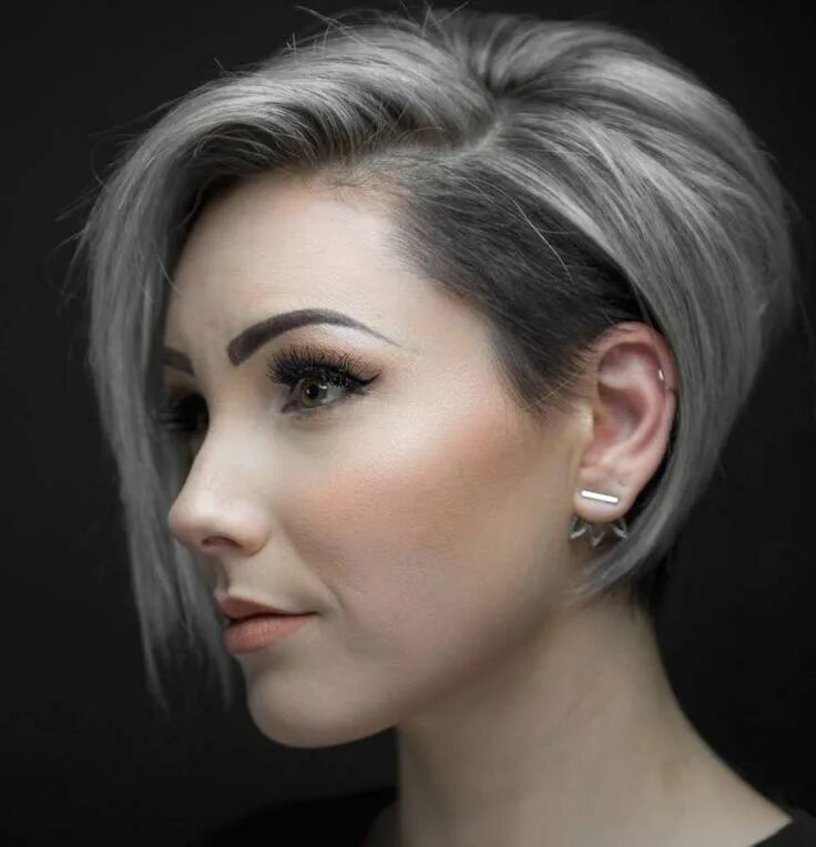 Каре стрижка с выбритой челкой Short Hairstyle 2018 Hairstyles for thin hair, Assymetrical hair, Short hair wit