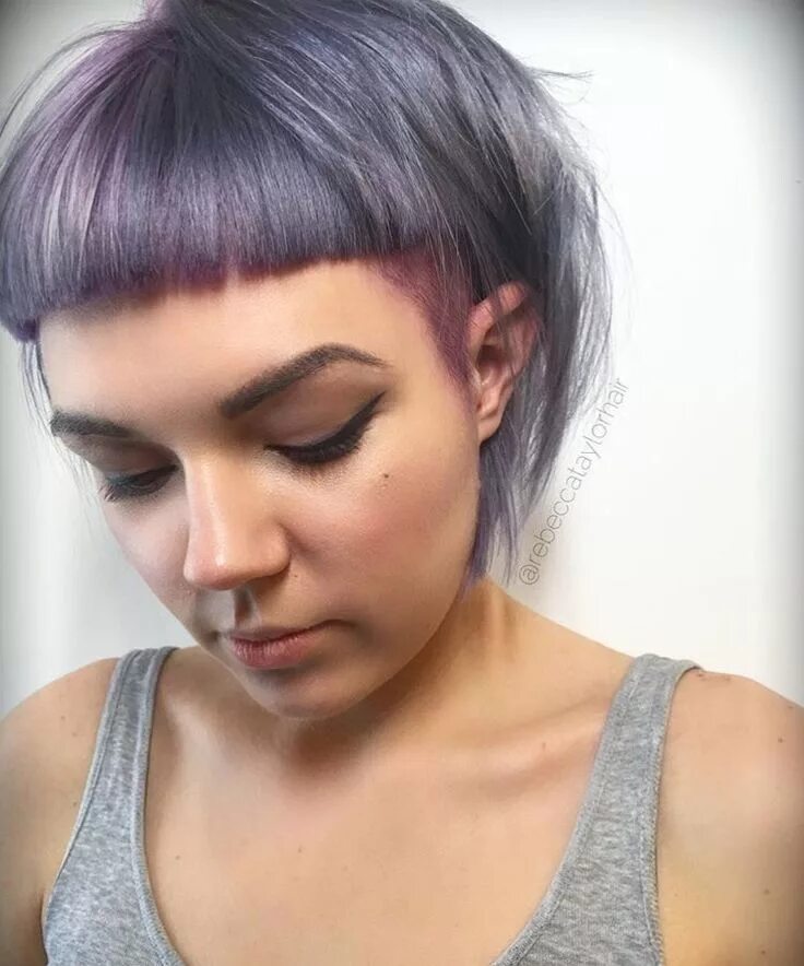 Каре стрижка с выбритой челкой Pin by Joy Wildeman on SHORT HAIR Short punk hair, Short haircuts with bangs, Ha