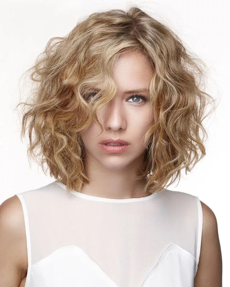 Каре стрижка завивка Pin on Cortes de pelo Medium length curly hair, Haircuts for wavy hair, Medium c