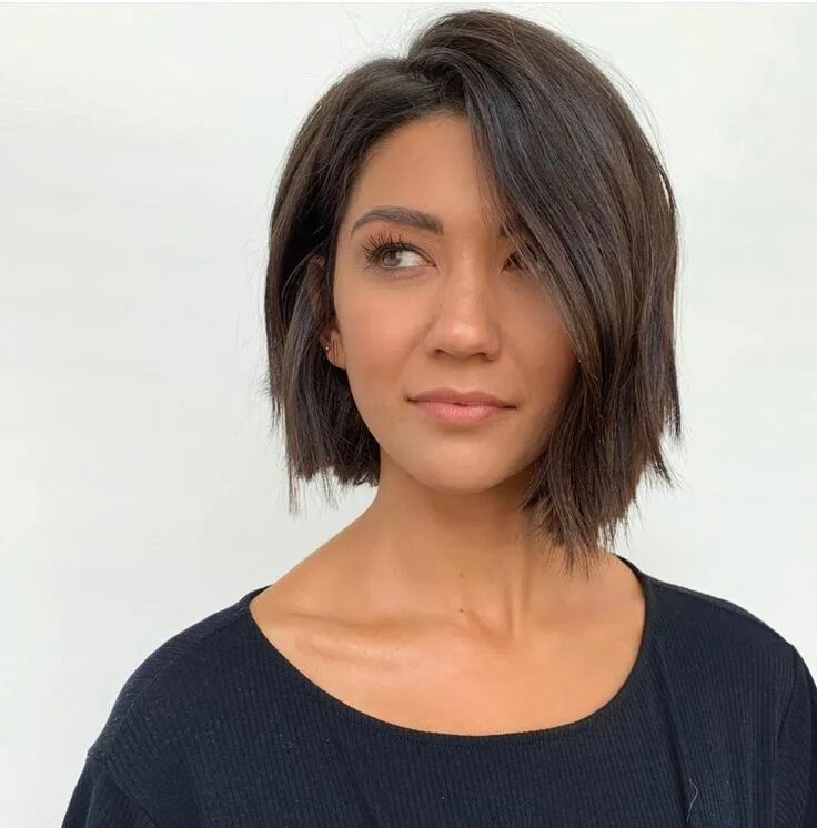 Каре стрижка женская без челки на густые Pin by Suzie Huffman on Hair Thick hair styles, Short bob hairstyles, Super shor