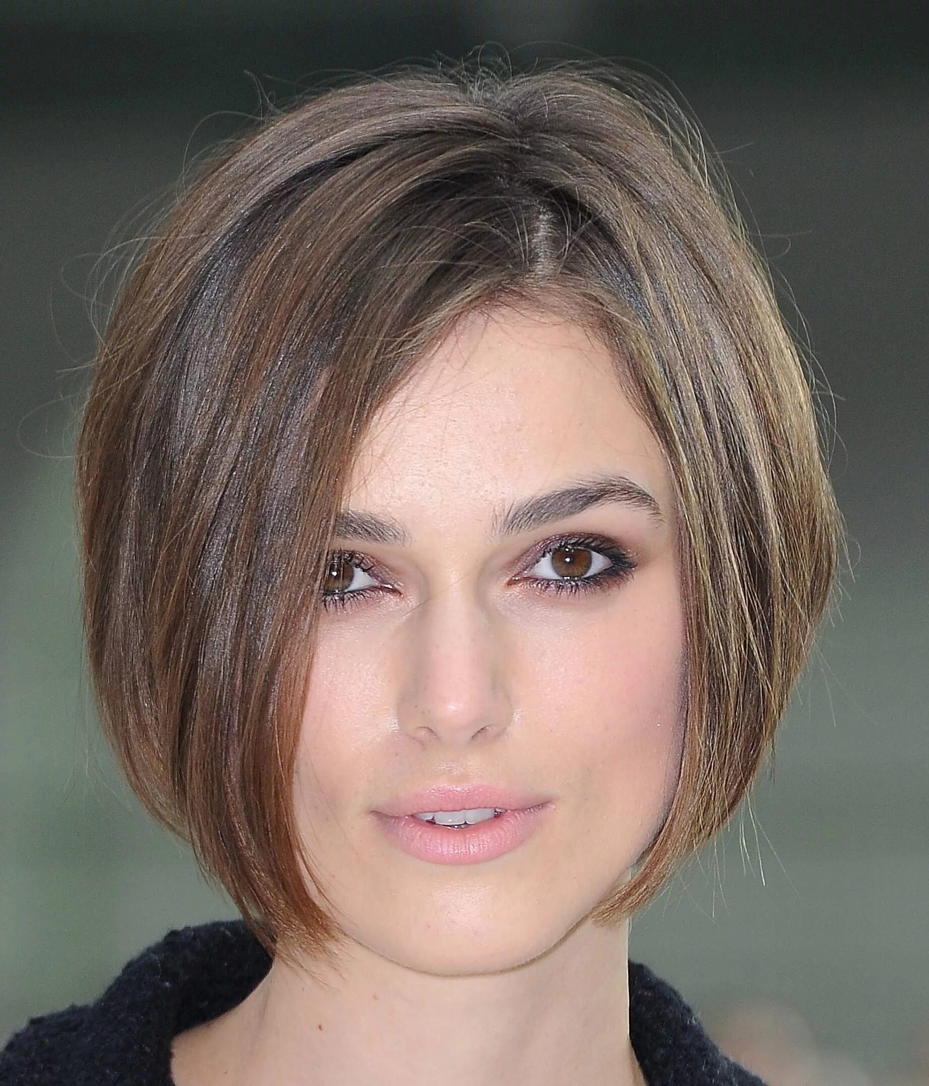 Каре стрижка женская без челки на тонкие Square face hairstyles, Bob hairstyles for fine hair, Short hair styles for roun