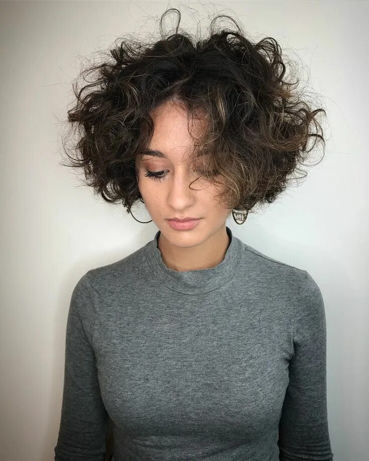 Каре стрижка женская кудрявые волосы @katee.hair.pdx on Instagram: "@kelly_godinez and I went to beauty school togeth