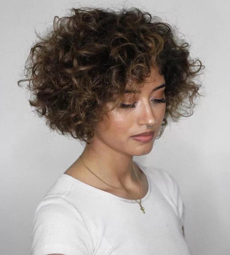 Каре стрижка женская на вьющиеся волосы 60 Most Delightful Short Wavy Hairstyles for 2024 Short wavy hair, Haircuts for 
