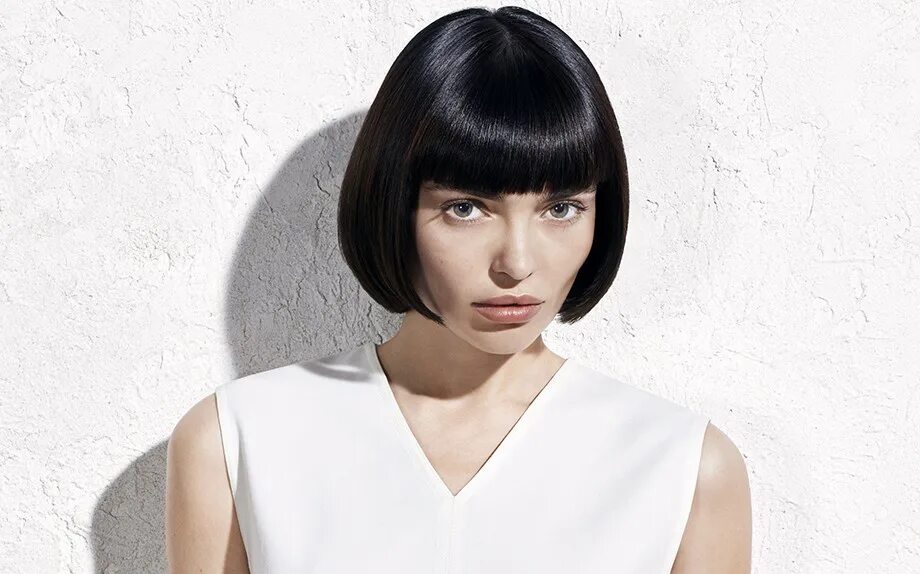 Каре стрижка женская с челкой Acconciature anni '20: bob e onde fingerwaves Vogue Italia