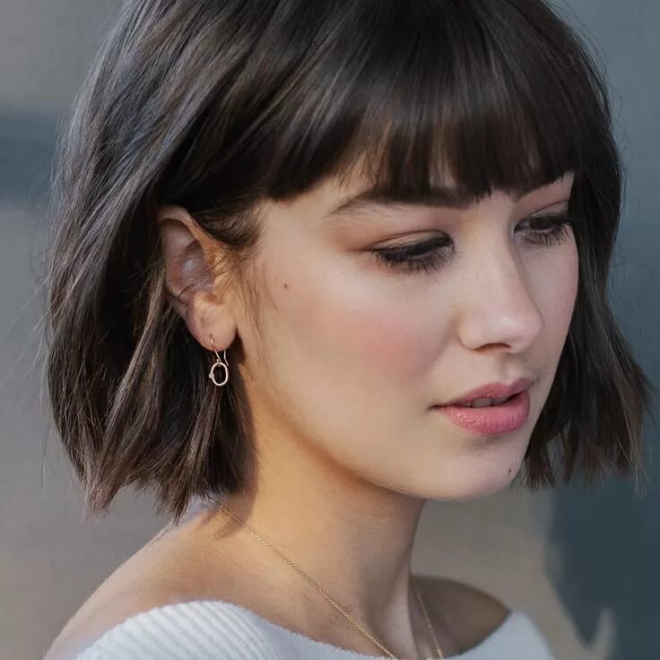 Каре стрижка женская с челкой короткие волосы Oval Bead-set Diamond Dangle Earrings Thick hair styles, Bobs for thin hair, Sho