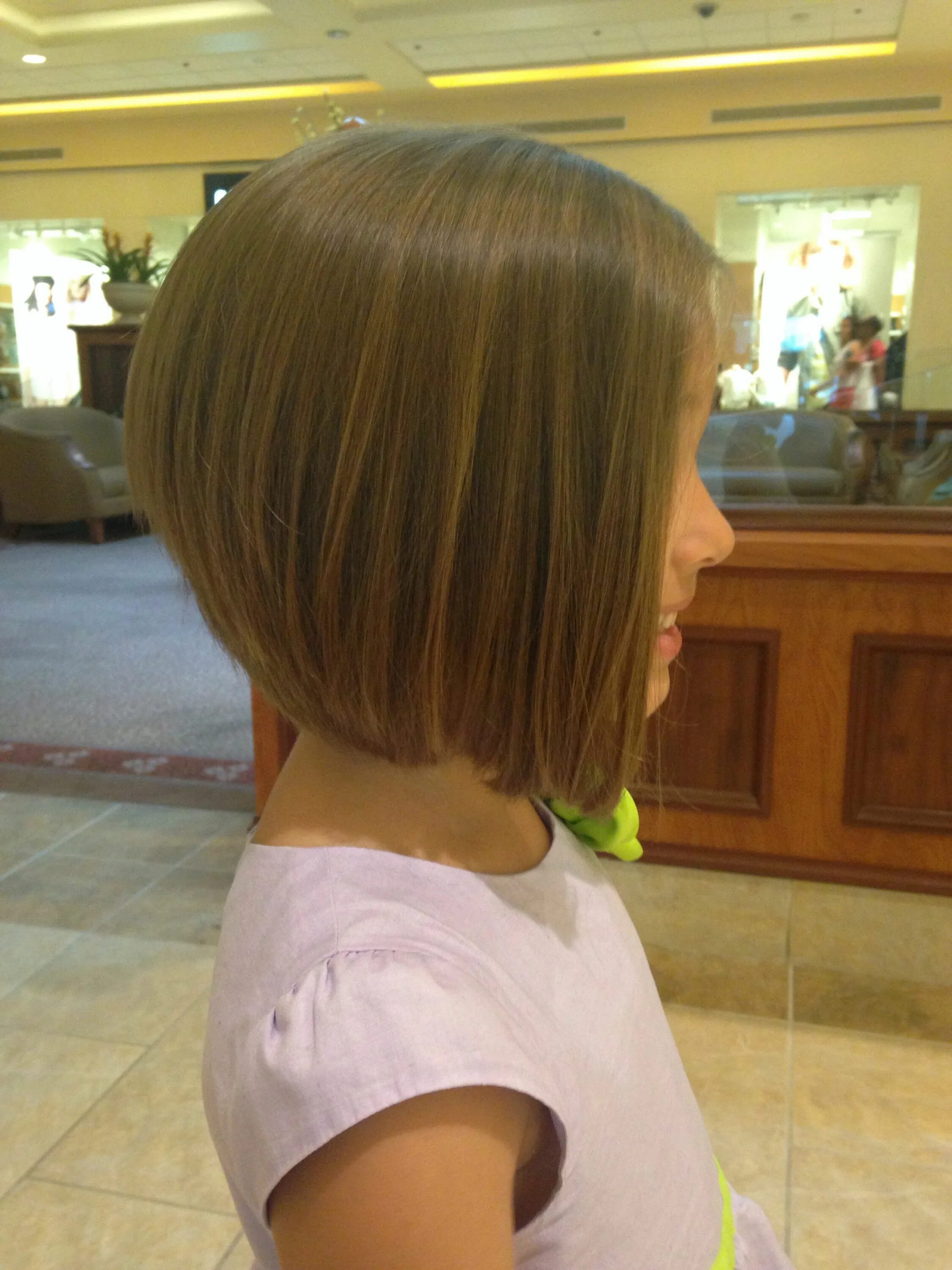 Каре стрижки ребенку Ella's stacked angled bob (: Kids hair cuts, Bob haircut for girls, Girl haircut