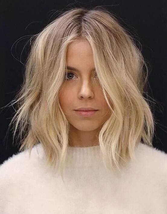 Каре светло русые волосы фото MESSY BLONDE BOB WITH CENTER PARTING Medium length hair with layers, Medium leng