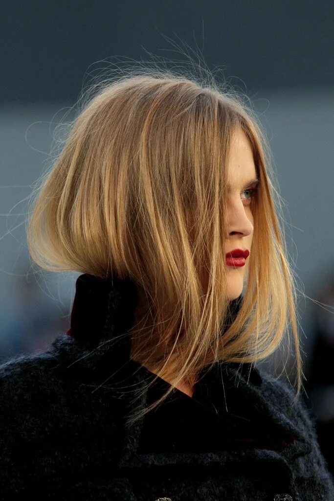 Каре светло русые волосы фото Chanel Fall 2010 Couture Collection Vogue