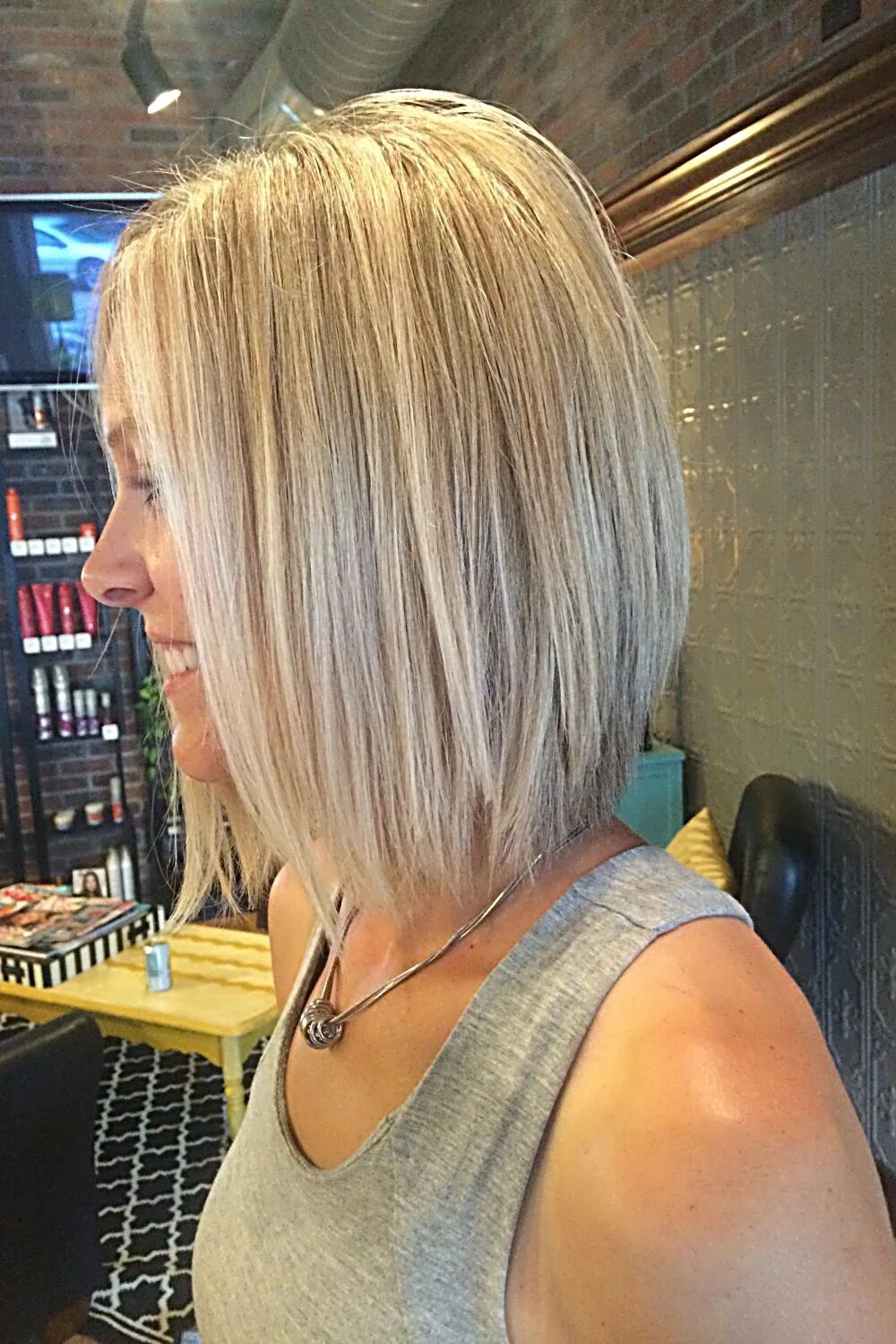 Каре сзади короче спереди длиннее фото Amazon.com / Beauty / Bob Hairstyles Bob haircut for fine hair, Bobs for thin ha
