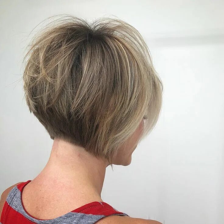 Каре сзади на макушке стрижка ROCHELLE NJ COLORIST on Instagram: "FALL TRANSITIONS . . A day in my glory, wher