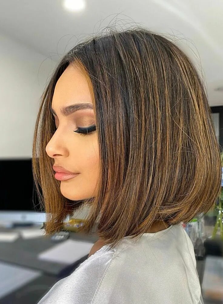 Карэ удлиненное каре стрижки модные 2024 18 Flattering Short Haircuts For Thick Hair Thick hair styles, Haircut for thick