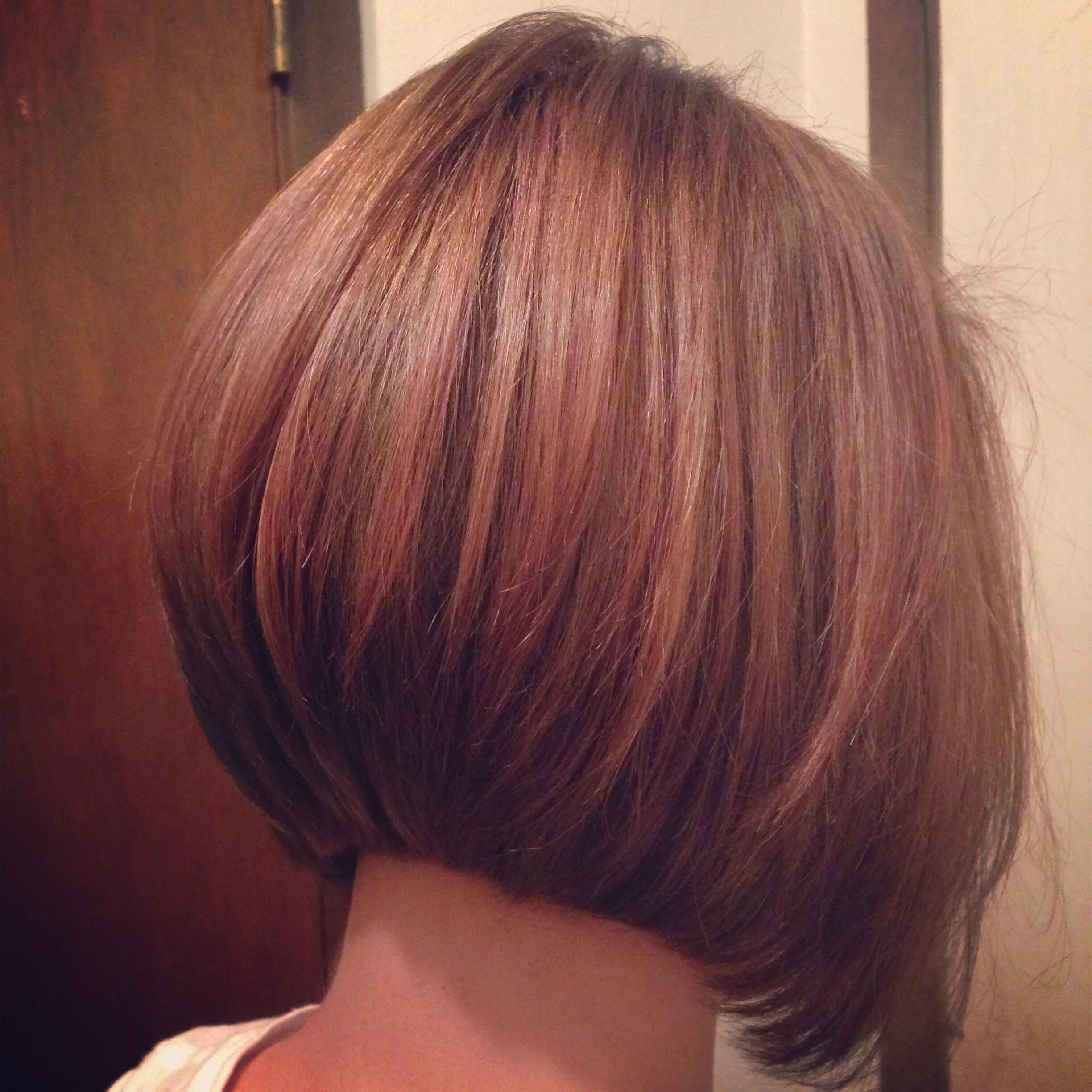 Каре вид сзади фото на средние Pin by Leah Belle on Everything hair Stacked bob haircut, Short stacked haircuts