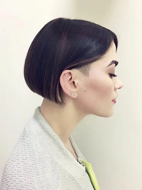 Каре виски стрижка Pin by Allison Harris on hair Inverted bob haircuts, Undercut hairstyles women, 