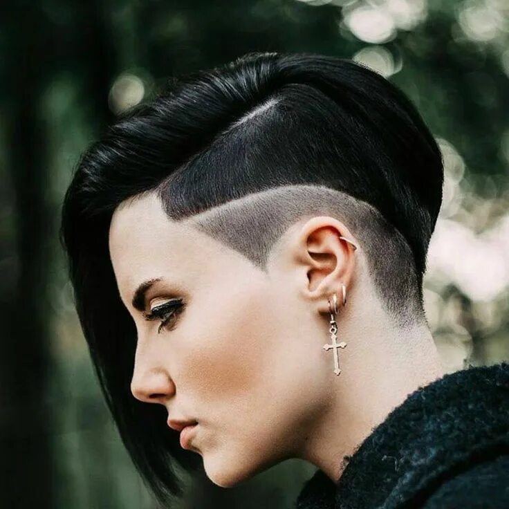 Каре выбритая стрижка Gdhjgf Short sides haircut, Side haircut, Hair tattoos