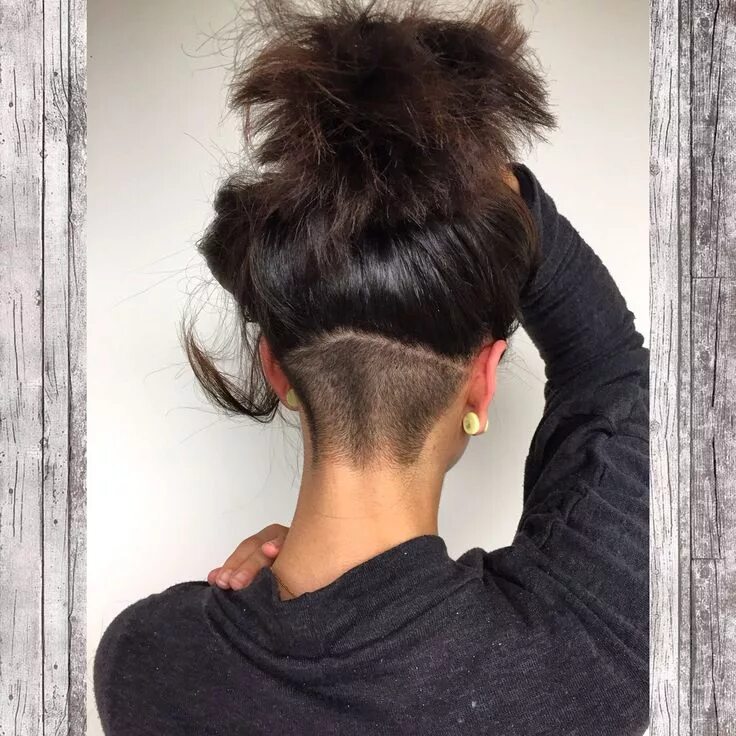 Каре выбритый затылок фото Pin by Tracy Burrows (Goins) on Hair Undercut hairstyles, Undercut long hair, Ha