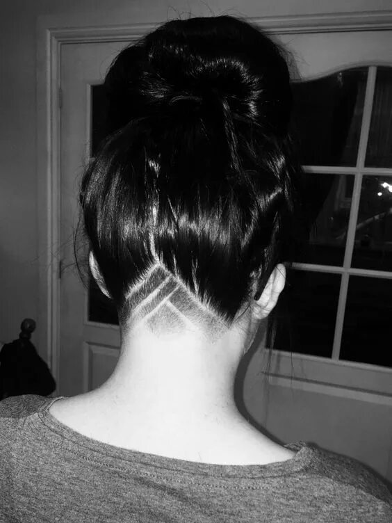 Каре выбритый затылок фото A-line Ascending Design Undercut hairstyles, Undercut long hair, Long hair style