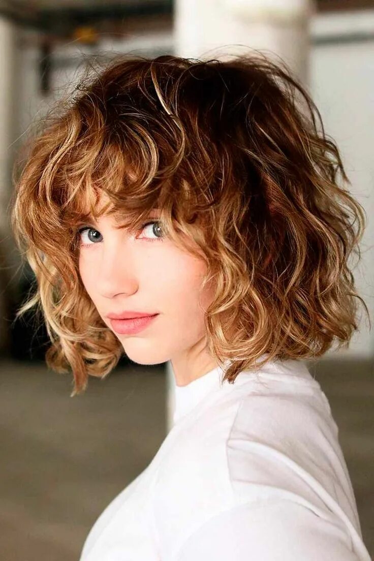 Каре вьющиеся стрижка фото 45 Variations Of Curly Bob Haircuts And Hairstyles To Try Today Cortes de cabell