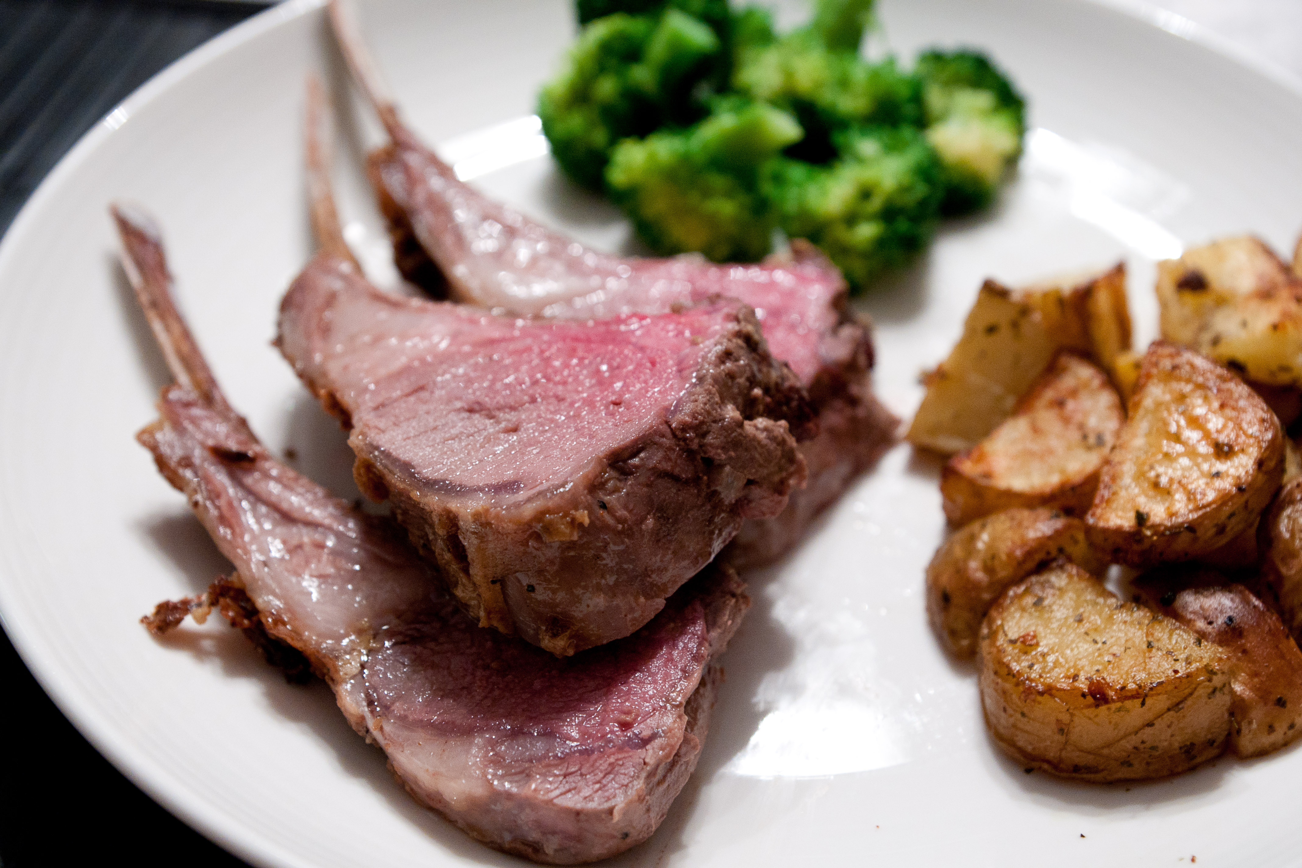 Каре ягненка рецепты с фото Dijon Rosemary-Glazed Rack of Lamb with Roasted Potatoes Melinda's keuken