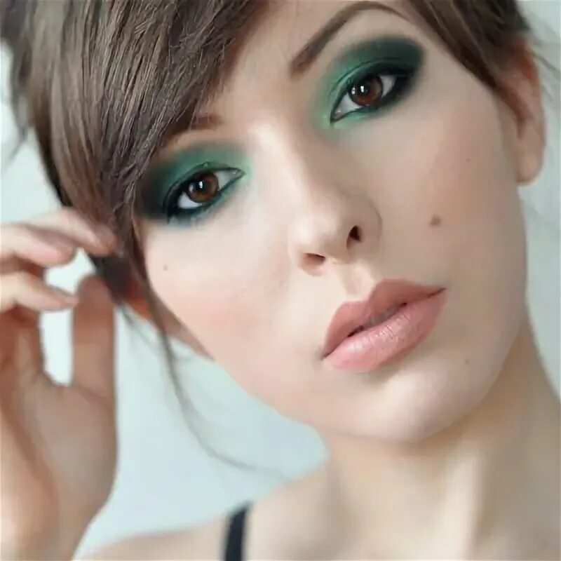 Каре зеленые глаза макияж фото Makeup Mon...errr Tuesday: Green Eyes Maquillaje de ojos, Sombra de ojos verde, 