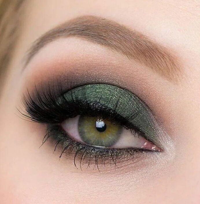 Каре зеленые глаза макияж фото essence cosmetics on Instagram: "@sabrinasbeautyparadise created this absolutely