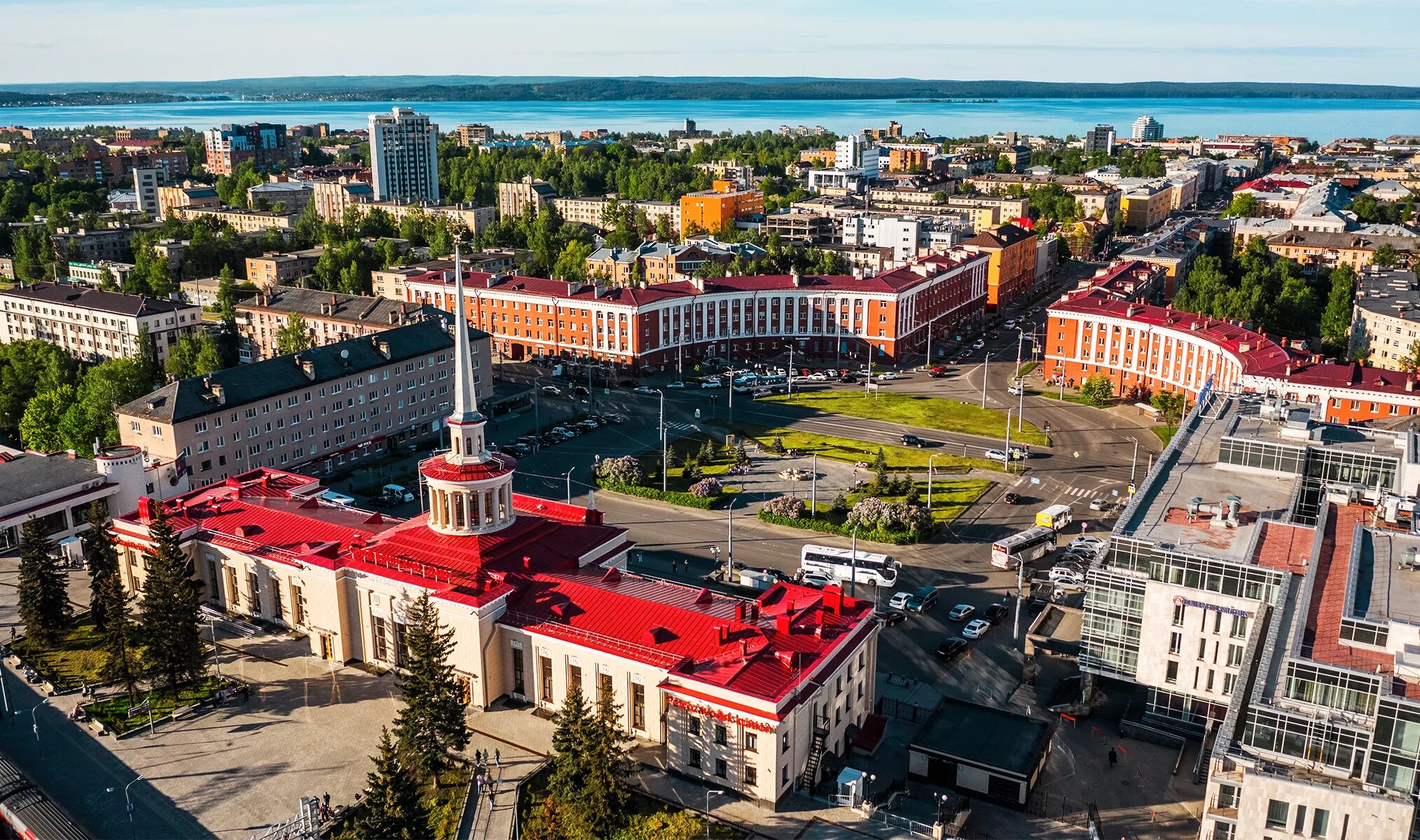Карелия столица республики фото Что посмотреть в Петрозаводске за один день: калитки, музей сказок и комар-тракт