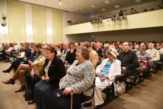 Карельская государственная филармония ул кирова 12 фото 80 лет в Карельской филармонии "музыка, подобно дождю, капля за каплей просачива
