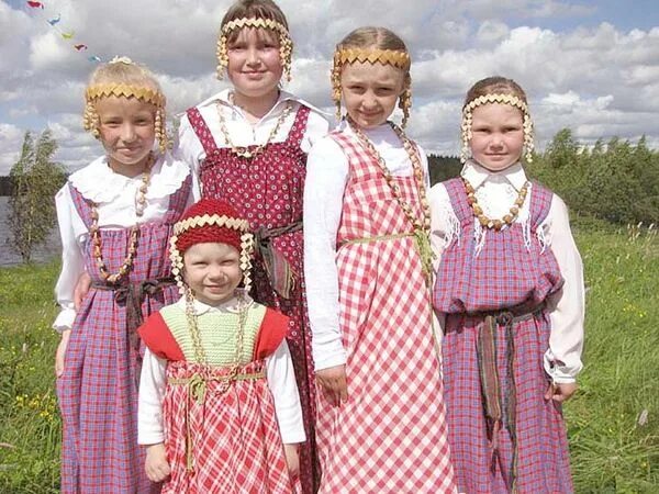 Карелы народ фото национальный Sarafan-like costumes of Europe Folk costume, Contemporary costumes, Costumes